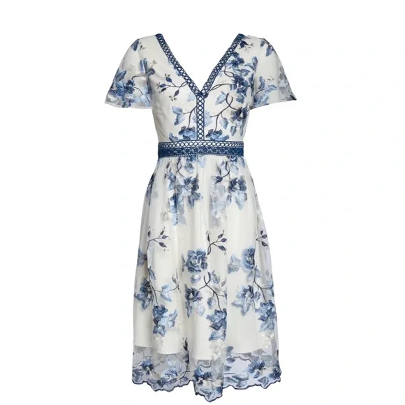 Chi Chi London Ashlee Embroidered Mesh Floral Dress 4 NWT - Picture 14 of 14